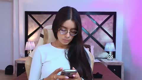 Mia online show from October 14, 7:25 pm