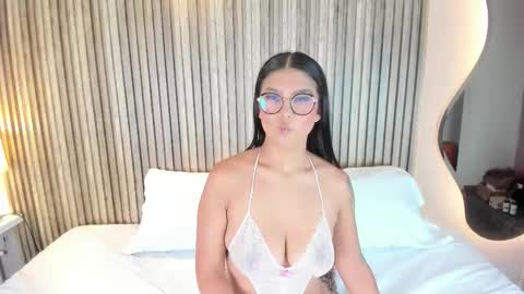 Mia  online show from March 17, 4:06 am