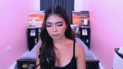 Snapshot of miasmith09 chatting on May 3, 1:28 pm Pau and jence online show from May 3, 1:28 pm