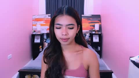 Snapshot of miasmith09 chatting on May 4, 1:34 am Pau and jence online show from May 4, 1:34 am