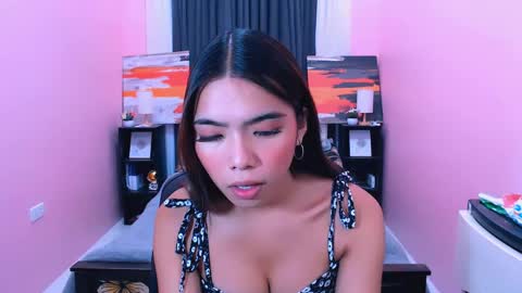 Snapshot of miasmith09 chatting on May 9, 1:44 am Pau and jence online show from May 9, 1:44 am
