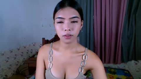 Snapshot of miasmith09 chatting on May 23, 1:33 am Pau and jence online show from May 23, 1:33 am