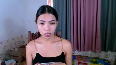 Snapshot of miasmith09 chatting on May 27, 2:08 am Pau and jence online show from May 27, 2:08 am