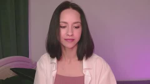 Mia online show from September 19, 8:49 am