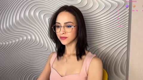 Mia online show from May 5, 8:11 am