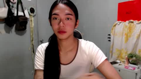 Mia online show from March 15, 5:52 pm