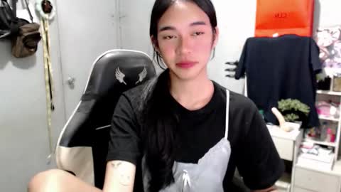 Mia online show from March 17, 8:56 pm