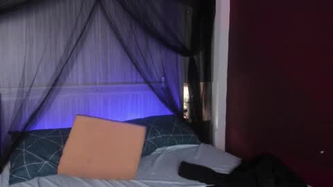 miaturnerr_ online show from January 14, 12:22 pm