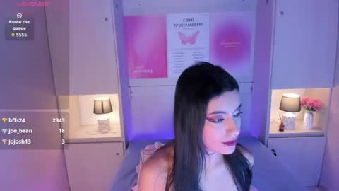 Snapshot of miaturnerr_ chatting on June 5, 6:52 am miaturnerr_ online show from June 5, 6:52 am