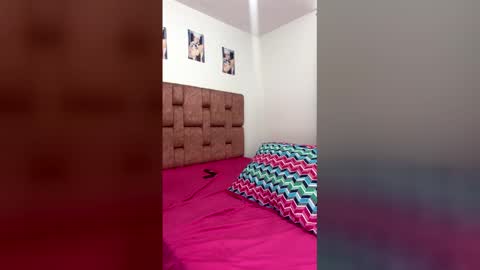 Snapshot of miavanessa_high chatting on May 14, 12:12 pm MIA VANESSA online show from May 14, 12:12 pm
