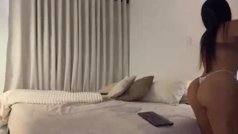 Mia online show from February 1, 2:15 pm