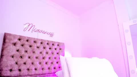 Miavenuss 1 online show from March 3, 8:32 pm