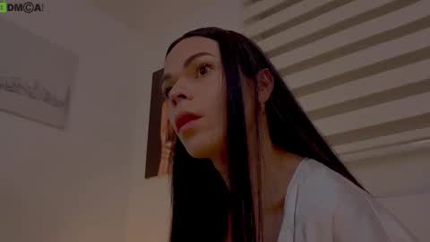 Mia online show from February 3, 10:31 am