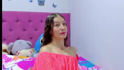 Snapshot of miavolkova_ chatting on August 4, 10:56 pm Chloe online show from August 4, 10:56 pm