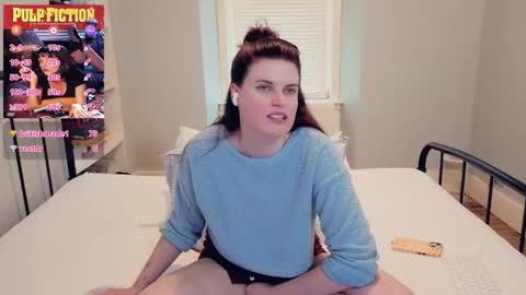 Snapshot of miawallace__ chatting on May 14, 1:40 pm Mia online show from May 14, 1:40 pm