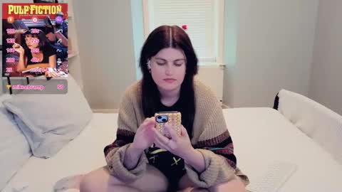 Snapshot of miawallace__ chatting on June 1, 4:09 pm Mia online show from June 1, 4:09 pm