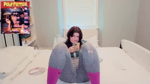 Snapshot of miawallace__ chatting on June 10, 4:39 pm Mia online show from June 10, 4:39 pm
