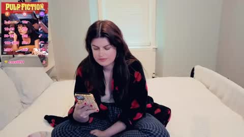 Snapshot of miawallace__ chatting on June 18, 3:16 pm Mia online show from June 18, 3:16 pm