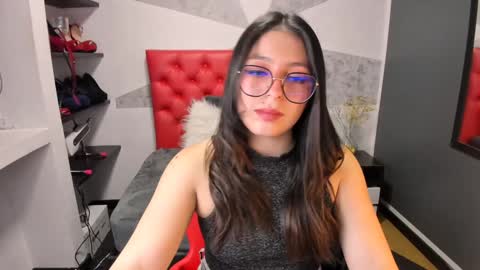 Snapshot of miawils_ chatting on December 4, 7:45 pm M I A W I L S online show from December 4, 7:45 pm