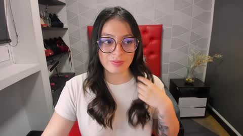 Snapshot of miawils_ chatting on December 12, 11:47 pm M I A W I L S online show from December 12, 11:47 pm