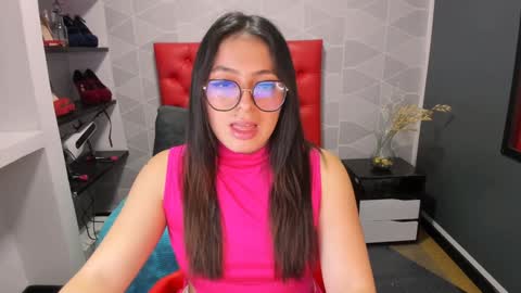 Snapshot of miawils_ chatting on December 13, 10:34 pm M I A W I L S online show from December 13, 10:34 pm