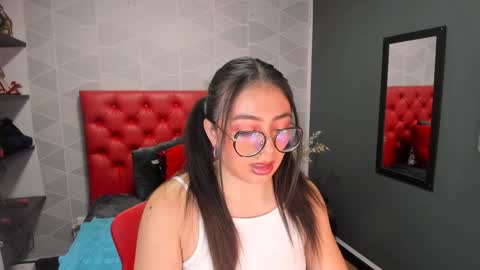 Snapshot of miawils_ chatting on February 8, 7:38 pm M I A W I L S online show from February 8, 7:38 pm
