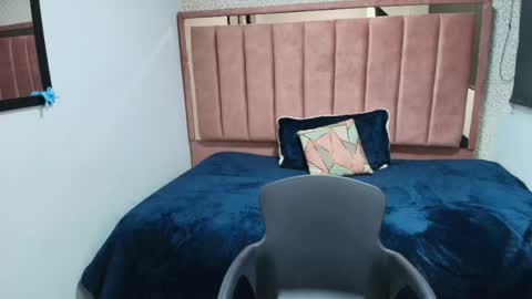 Snapshot of miawils_ chatting on May 22, 12:07 am M I A W I L S online show from May 22, 12:07 am