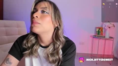 Snapshot of mich_bittersweet chatting on March 3, 12:28 am online show from March 3, 12:28 am