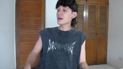 Snapshot of michaeel_blue chatting on June 24, 9:03 pm Michael online show from June 24, 9:03 pm