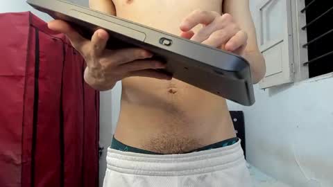 Snapshot of michael_david0528 chatting on June 4, 2:39 am michael_david0528 online show from June 4, 2:39 am