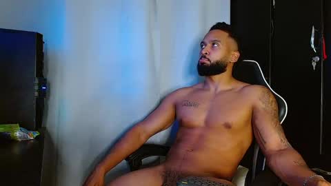 Snapshot of michael_maximo chatting on April 13, 4:29 am maximo online show from April 13, 4:29 am