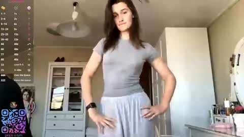 Emily online show from August 6, 3:14 pm