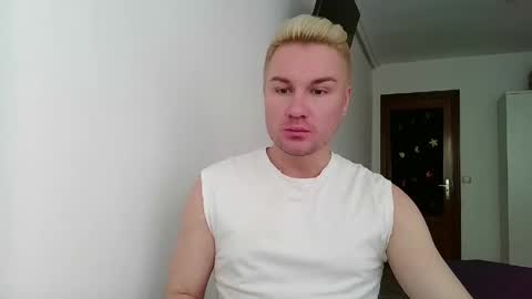 Snapshot of michael_sexdevil chatting on May 18, 8:31 am michael_sexdevil online show from May 18, 8:31 am