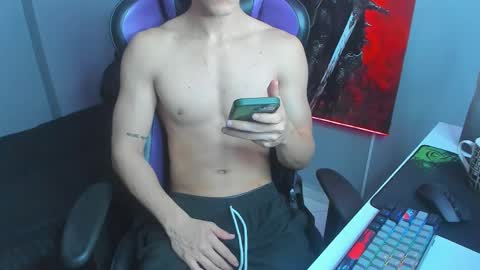 Snapshot of michael_twink18 chatting on October 10, 4:22 am Michael online show from October 10, 4:22 am