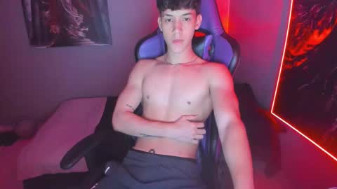 Snapshot of michael_twink18 chatting on October 17, 3:42 am Michael online show from October 17, 3:42 am