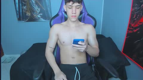 Snapshot of michael_twink18 chatting on October 21, 1:06 am Michael online show from October 21, 1:06 am