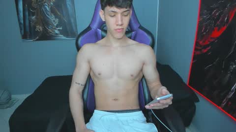 Snapshot of michael_twink18 chatting on October 25, 3:58 am Michael online show from October 25, 3:58 am
