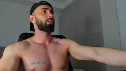 MichaelEvansx online show from May 4, 10:17 pm