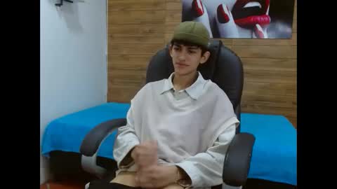 Snapshot of michaelkoiv chatting on December 5, 12:36 pm michaelkoiv online show from December 5, 12:36 pm