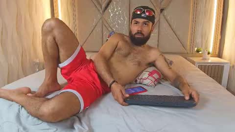 Snapshot of michaell_twink chatting on May 12, 10:40 pm Michaell online show from May 12, 10:40 pm