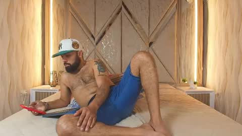 Snapshot of michaell_twink chatting on May 18, 12:07 am Michaell online show from May 18, 12:07 am