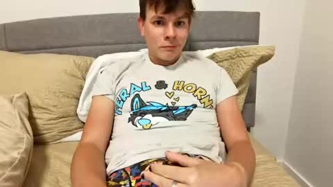 Snapshot of michaeltwinkboy chatting on July 6, 4:09 am michaeltwinkboy online show from July 6, 4:09 am