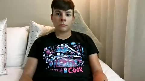 Snapshot of michaeltwinkboy chatting on July 6, 4:53 pm michaeltwinkboy online show from July 6, 4:53 pm