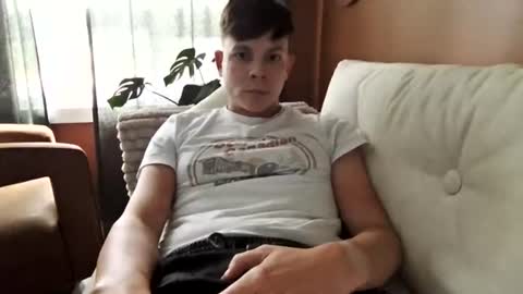 Snapshot of michaeltwinkboy chatting on July 9, 9:19 pm michaeltwinkboy online show from July 9, 9:19 pm