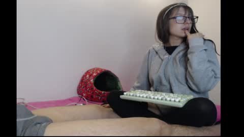 Snapshot of michell_bunny13 chatting on June 5, 3:13 am Michell online show from June 5, 3:13 am