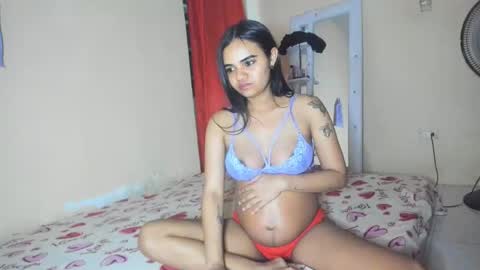 Snapshot of michell_smiths chatting on April 18, 1:20 am michell_smiths online show from April 18, 1:20 am