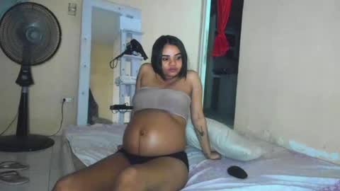 Snapshot of michell_smiths chatting on May 14, 7:15 am michell_smiths online show from May 14, 7:15 am