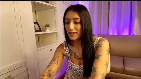 Snapshot of michelle_gigs chatting on June 1, 4:31 pm Michelle online show from June 1, 4:31 pm