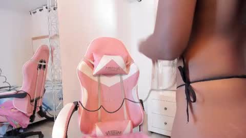 Snapshot of michelleblair1 chatting on June 10, 1:21 pm michelleblair1 online show from June 10, 1:21 pm