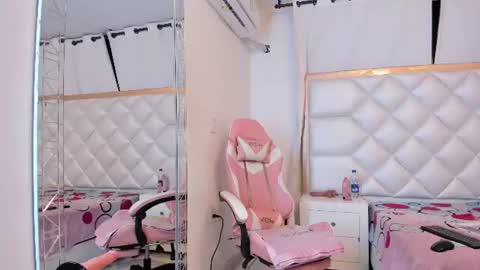 michelleblair1 online show from July 22, 1:58 pm